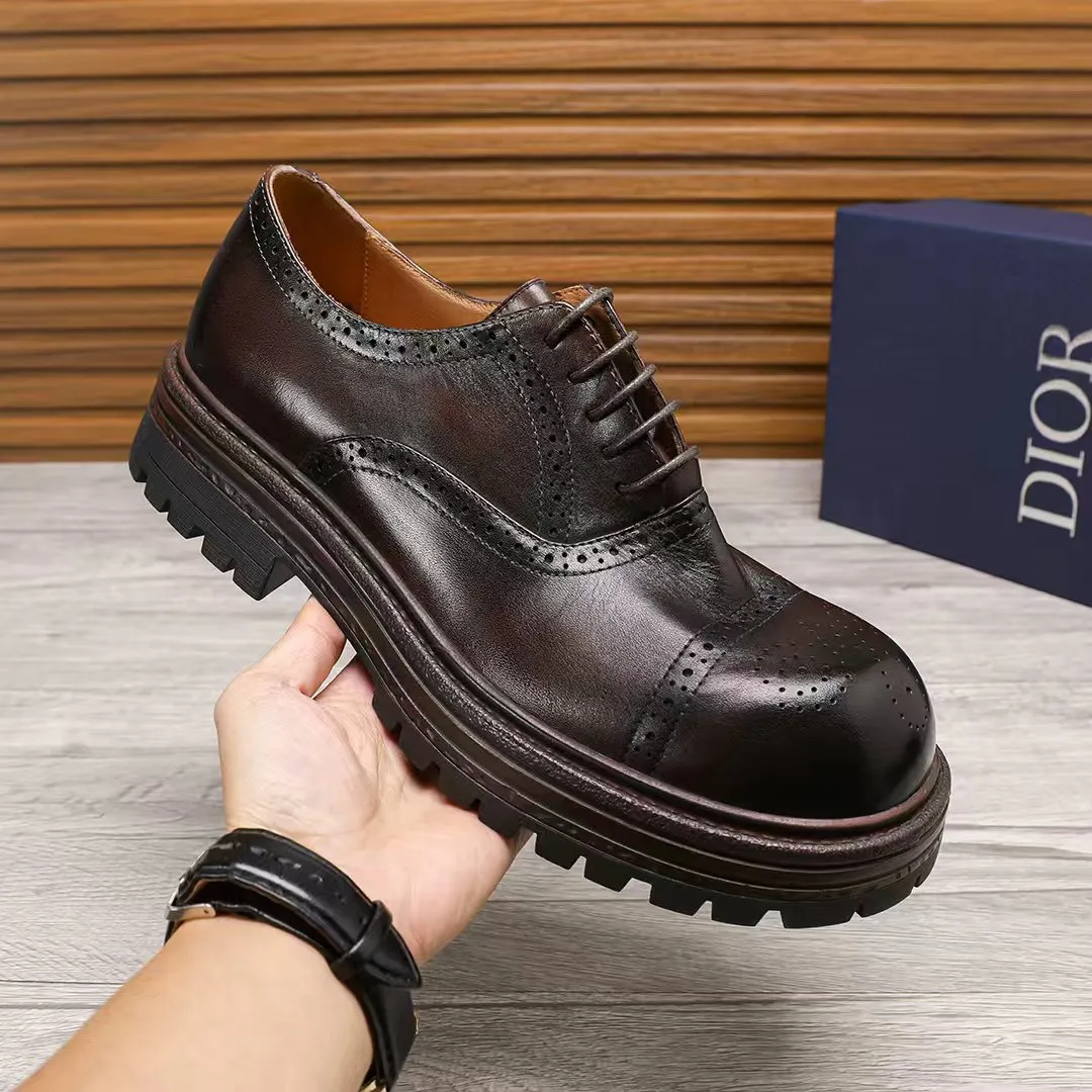 Factory price 540 🕷️🕷️[Dior] Dior's new men's shoes are launched in Hong Kong counters. Official website 1:1 production. Original Italian patented cowhide + water-dyed 🐂 leather lining. Designed by European and American masters. Goodyear craftsmanship, washed cowhide, perfect shape to create counter quality, solid color rubber wear-resistant outsole and classic dazzling toe! Super versatile and very comfortable. High-end without losing taste, fashionable and novel! ! Absolute focus! Colors optional, code number 38-44 (45 customized)